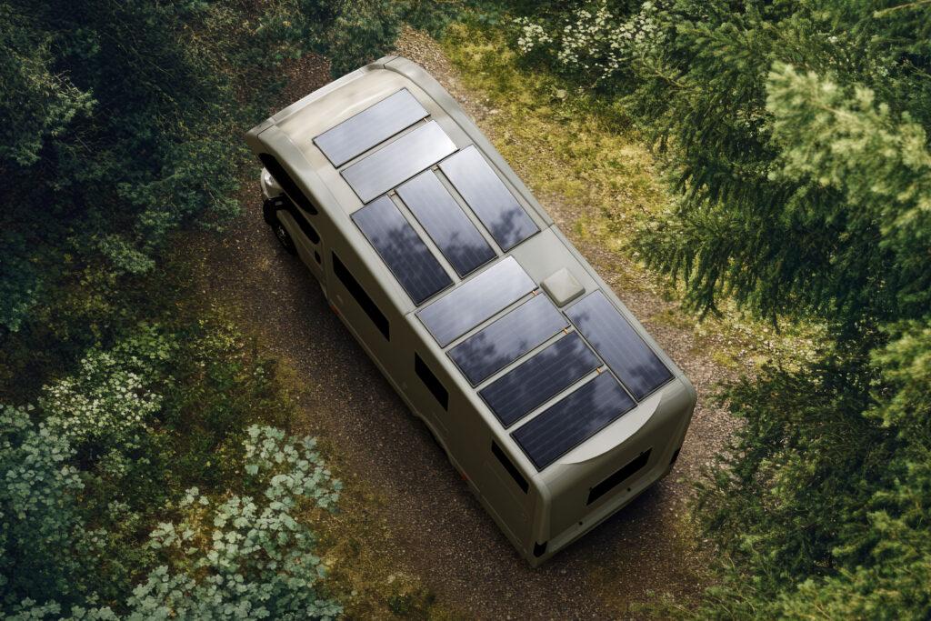 Starre Solarpanelen auf Camperdach.
